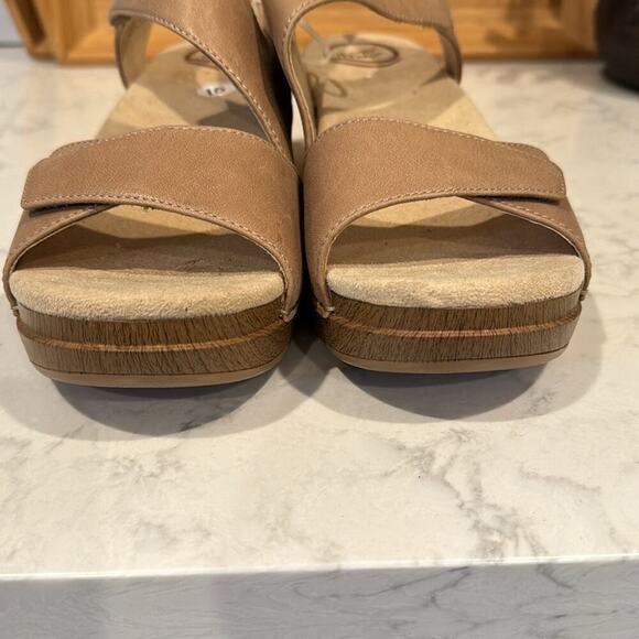 Dansko Sharla Tan Burnished adjustable open toe sandal ankle strap size 9.5 -10